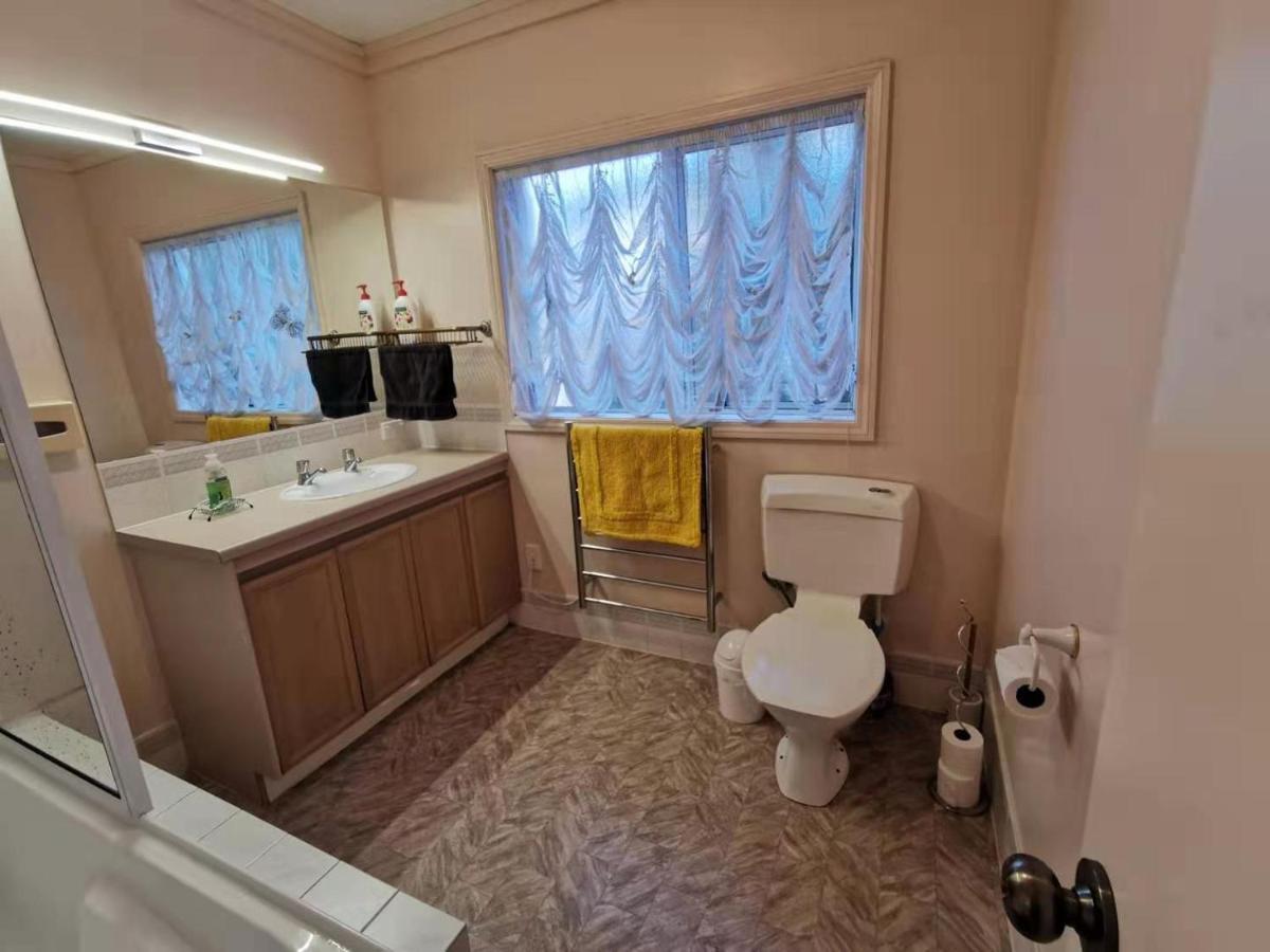 דנידין Large Private Room In Modern Stylish House מראה חיצוני תמונה